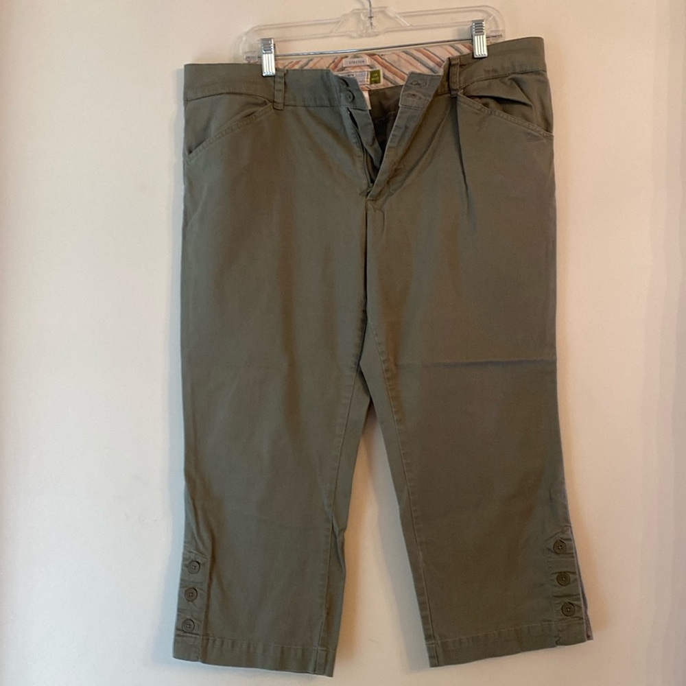 Old Navy khaki green stretch low waist capri size 16